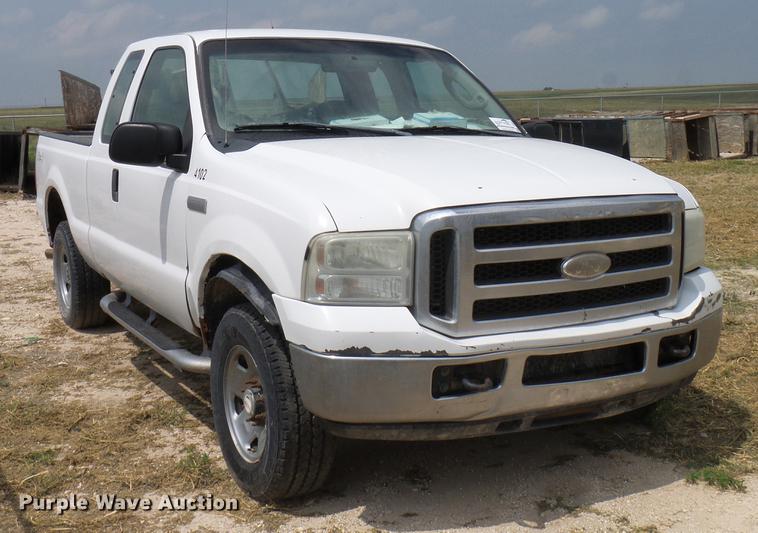 image for item DD8411 2005 Ford F250 Super Duty SuperCab pickup truck