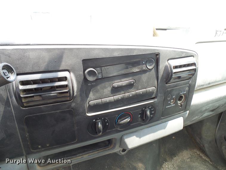 image for item DD8411 2005 Ford F250 Super Duty SuperCab pickup truck