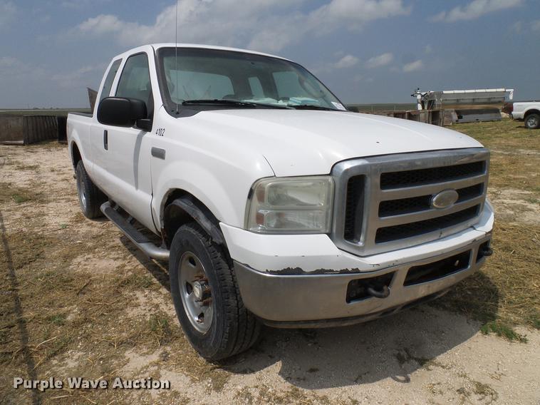 image for item DD8411 2005 Ford F250 Super Duty SuperCab pickup truck