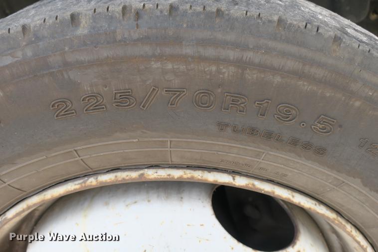 image for item DE3798 2004 Chevrolet C4500 box truck