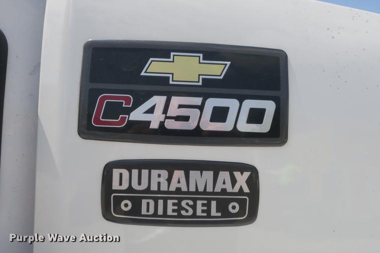 image for item DE3798 2004 Chevrolet C4500 box truck