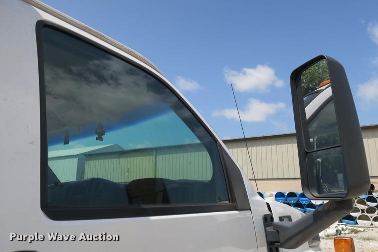 image for item DE3798 2004 Chevrolet C4500 box truck