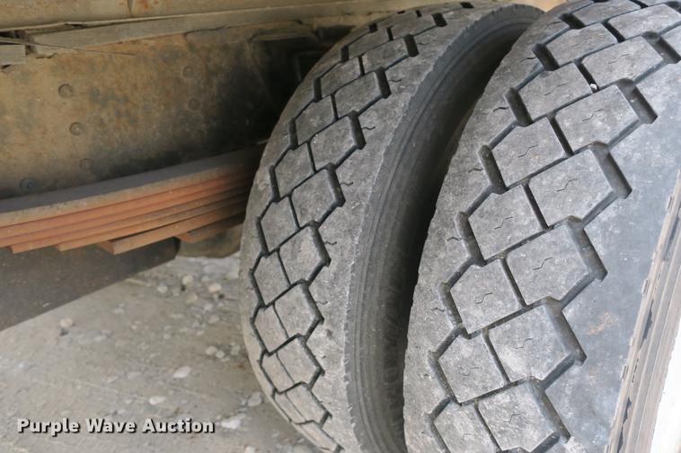 image for item DE3798 2004 Chevrolet C4500 box truck