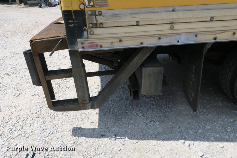 image for item DE3798 2004 Chevrolet C4500 box truck