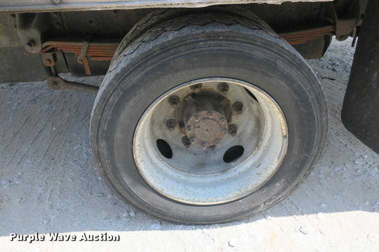 image for item DE3798 2004 Chevrolet C4500 box truck