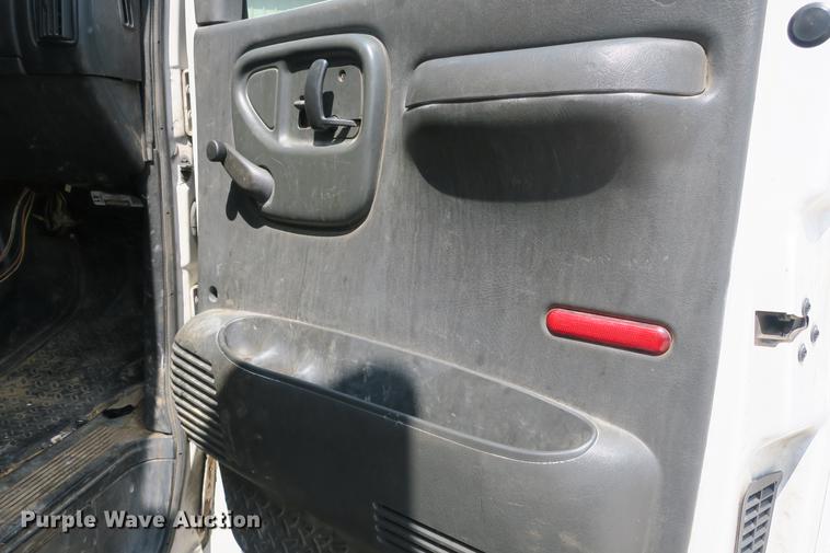 image for item DE3798 2004 Chevrolet C4500 box truck