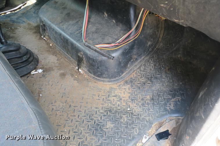 image for item DE3798 2004 Chevrolet C4500 box truck