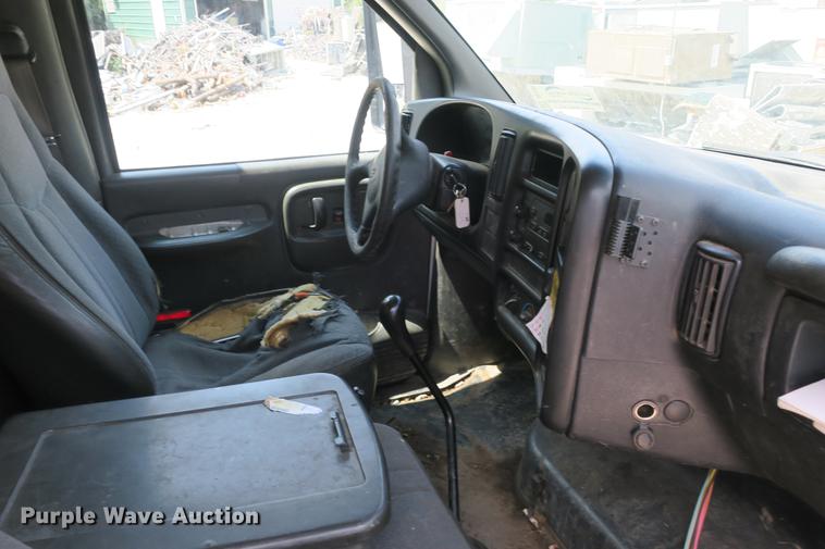 image for item DE3798 2004 Chevrolet C4500 box truck