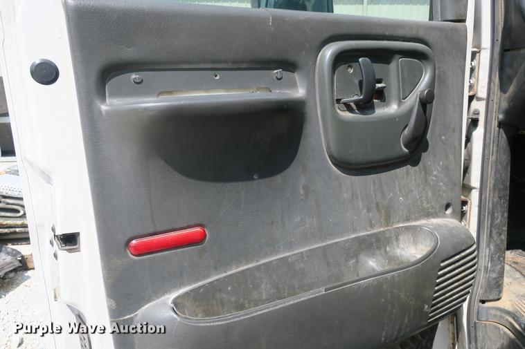 image for item DE3798 2004 Chevrolet C4500 box truck