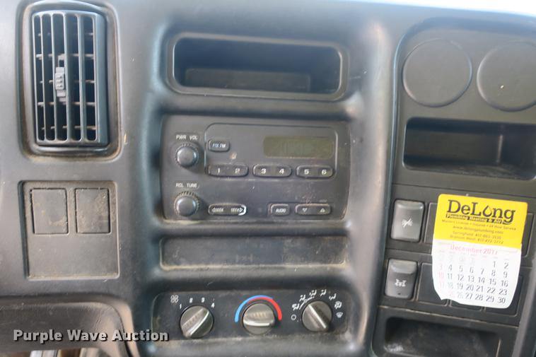 image for item DE3798 2004 Chevrolet C4500 box truck