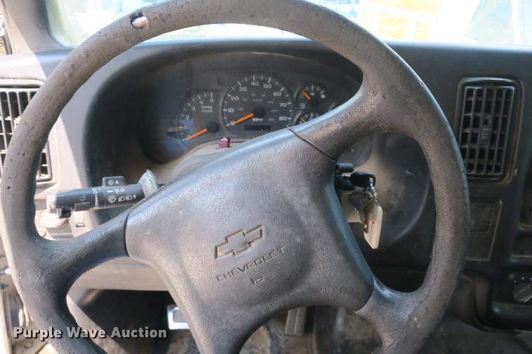 image for item DE3798 2004 Chevrolet C4500 box truck