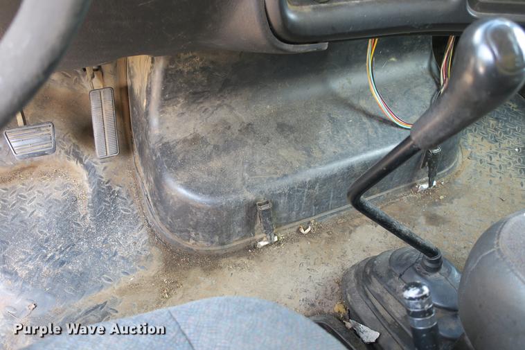 image for item DE3798 2004 Chevrolet C4500 box truck