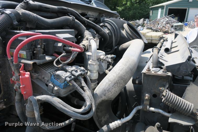 image for item DE3798 2004 Chevrolet C4500 box truck