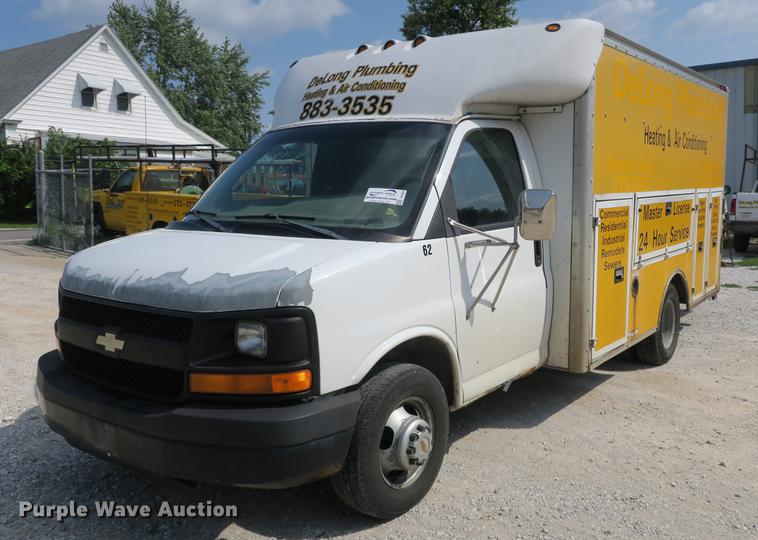 image for item DE3801 2003 Chevrolet Express G3500 box truck