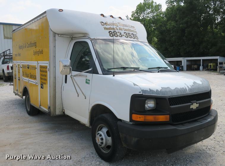 image for item DE3801 2003 Chevrolet Express G3500 box truck