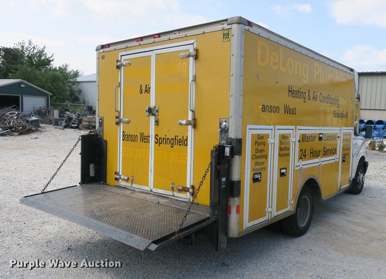 image for item DE3801 2003 Chevrolet Express G3500 box truck