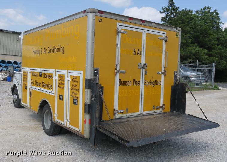 image for item DE3801 2003 Chevrolet Express G3500 box truck