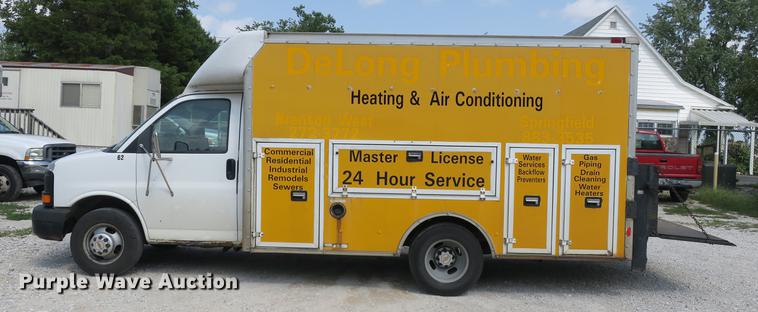image for item DE3801 2003 Chevrolet Express G3500 box truck