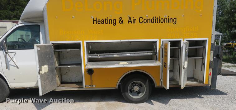 image for item DE3801 2003 Chevrolet Express G3500 box truck