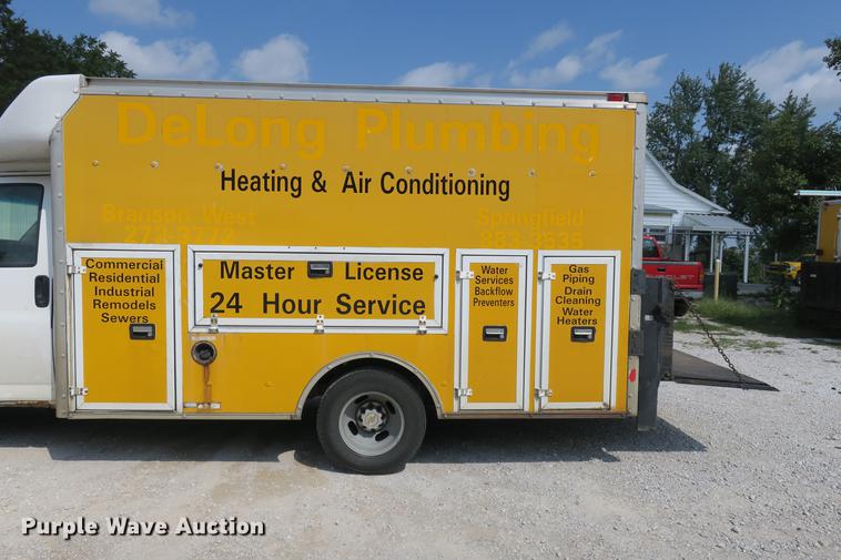 image for item DE3801 2003 Chevrolet Express G3500 box truck