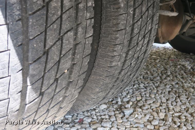 image for item DE3801 2003 Chevrolet Express G3500 box truck