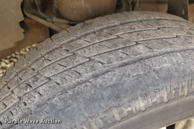 image for item DE3801 2003 Chevrolet Express G3500 box truck