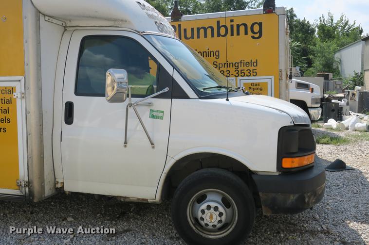 image for item DE3801 2003 Chevrolet Express G3500 box truck