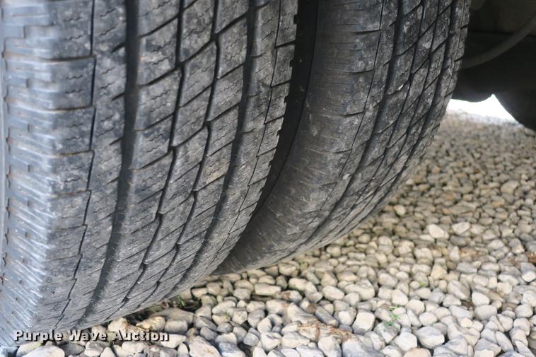 image for item DE3801 2003 Chevrolet Express G3500 box truck