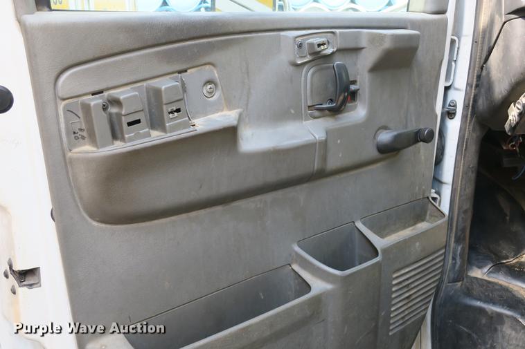 image for item DE3801 2003 Chevrolet Express G3500 box truck