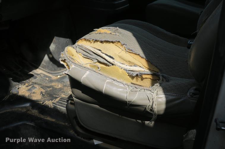 image for item DE3801 2003 Chevrolet Express G3500 box truck