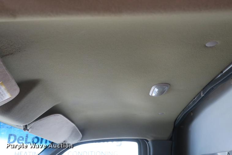 image for item DE3801 2003 Chevrolet Express G3500 box truck