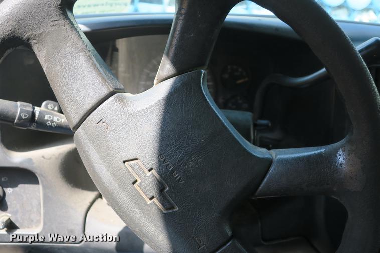 image for item DE3801 2003 Chevrolet Express G3500 box truck