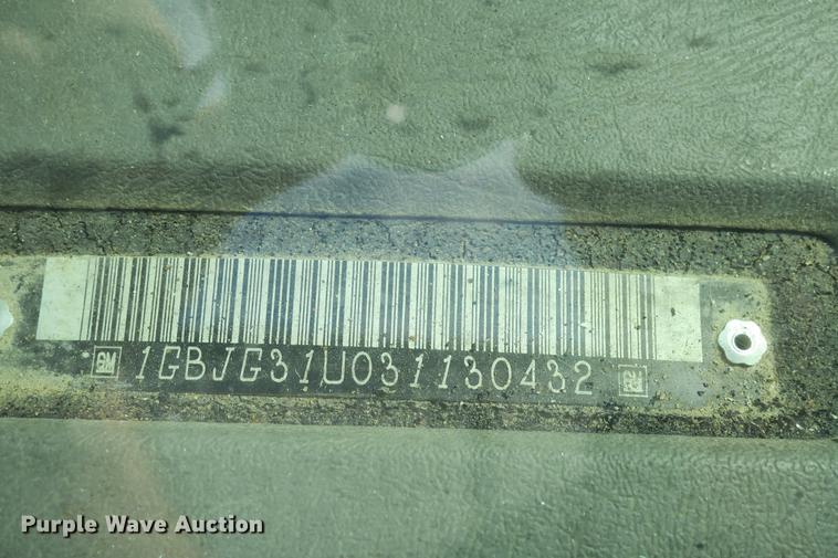 image for item DE3801 2003 Chevrolet Express G3500 box truck