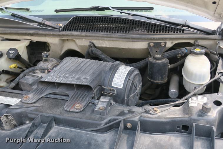 image for item DE3801 2003 Chevrolet Express G3500 box truck