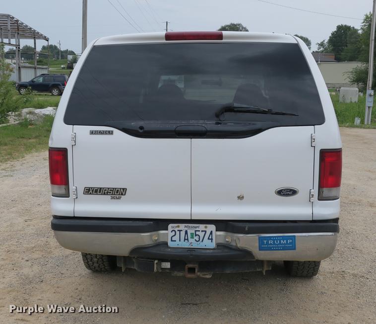 image for item DE3802 2000 Ford Excursion SUV