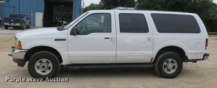 image for item DE3802 2000 Ford Excursion SUV