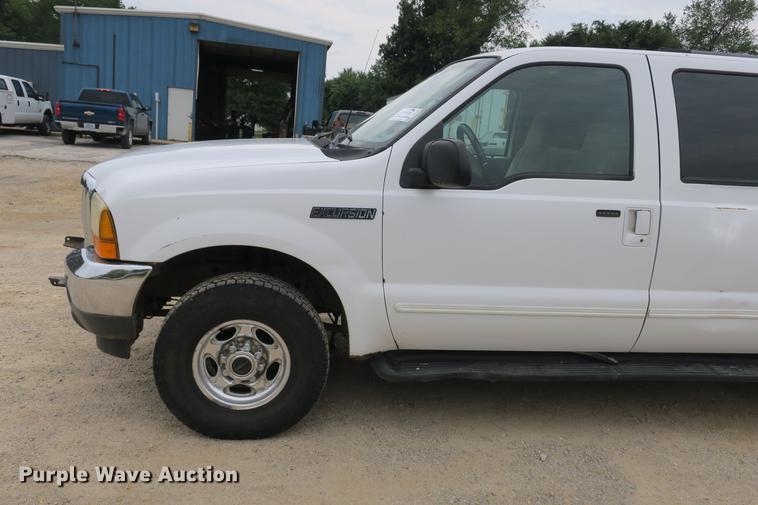 image for item DE3802 2000 Ford Excursion SUV