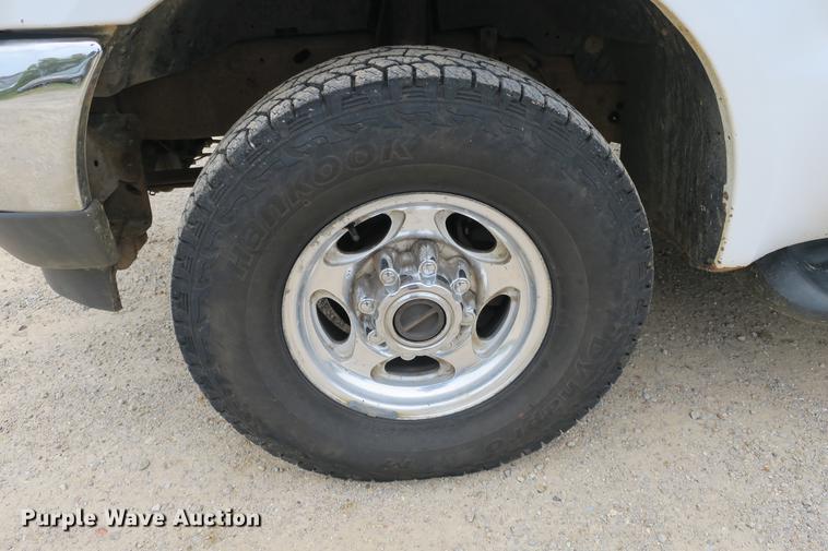 image for item DE3802 2000 Ford Excursion SUV