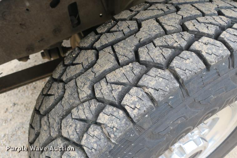 image for item DE3802 2000 Ford Excursion SUV