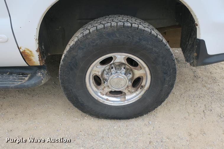 image for item DE3802 2000 Ford Excursion SUV