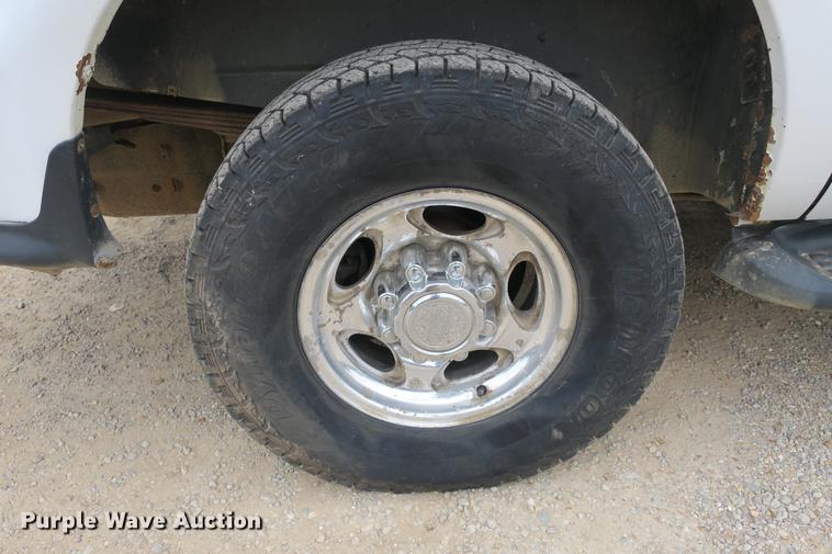 image for item DE3802 2000 Ford Excursion SUV