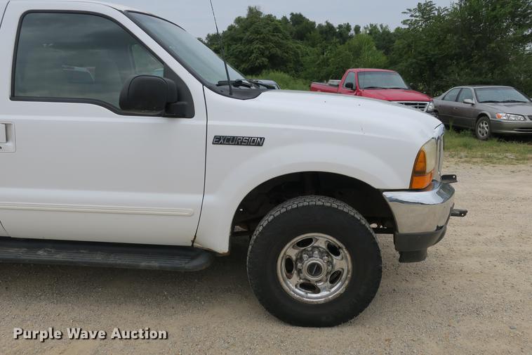 image for item DE3802 2000 Ford Excursion SUV