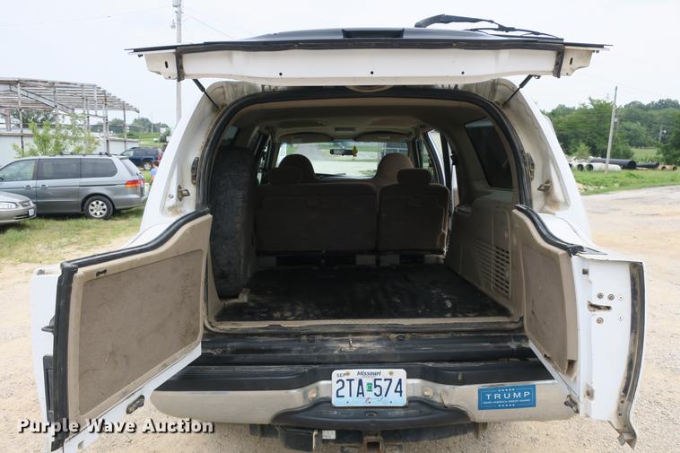 image for item DE3802 2000 Ford Excursion SUV