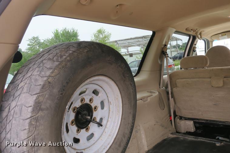 image for item DE3802 2000 Ford Excursion SUV