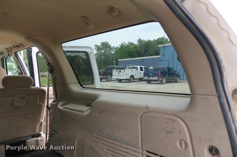 image for item DE3802 2000 Ford Excursion SUV