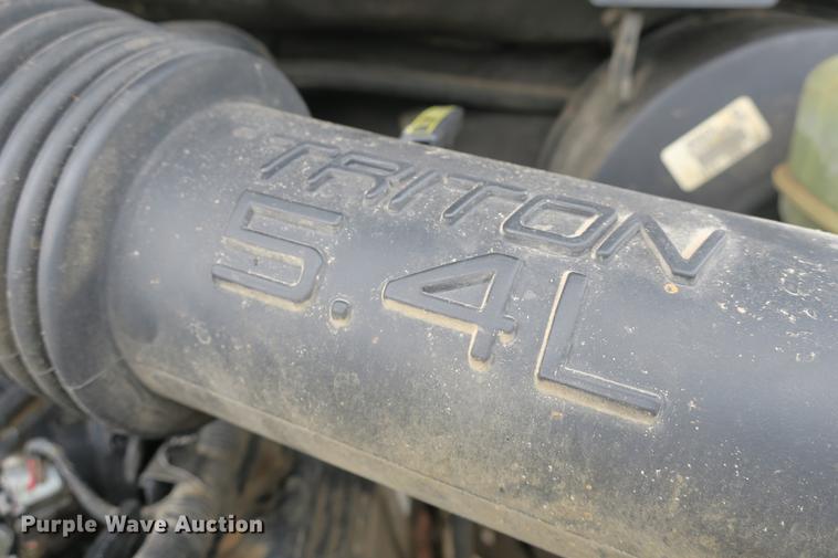 image for item DE3802 2000 Ford Excursion SUV