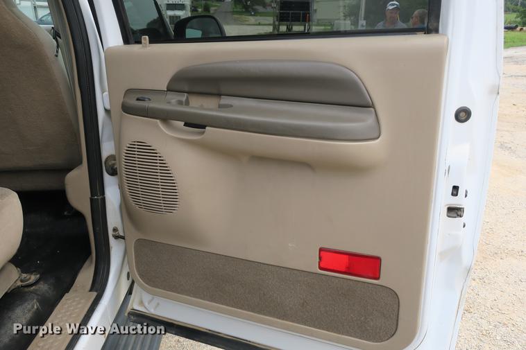 image for item DE3802 2000 Ford Excursion SUV