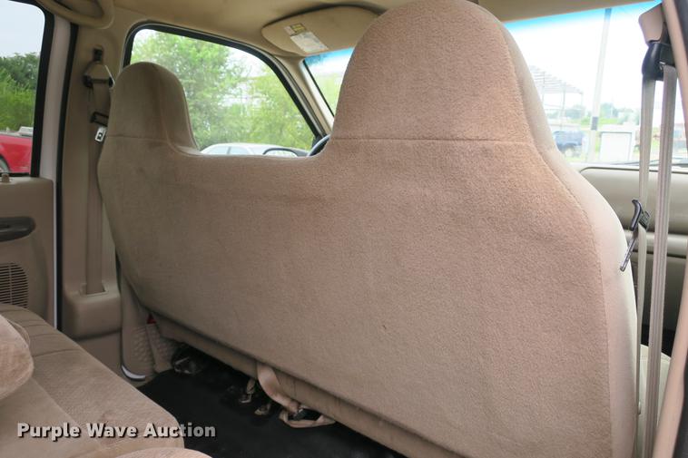 image for item DE3802 2000 Ford Excursion SUV