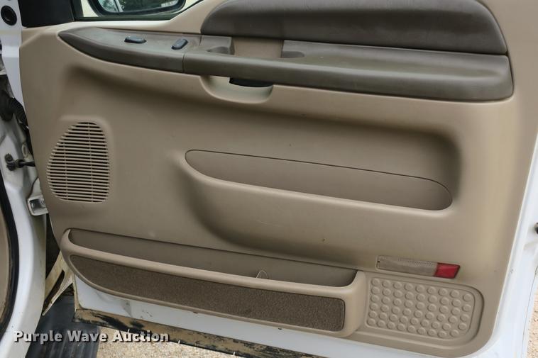 image for item DE3802 2000 Ford Excursion SUV