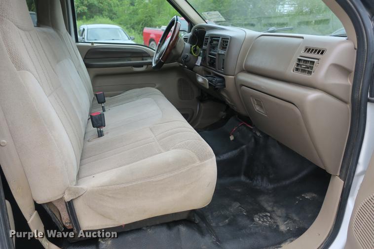 image for item DE3802 2000 Ford Excursion SUV